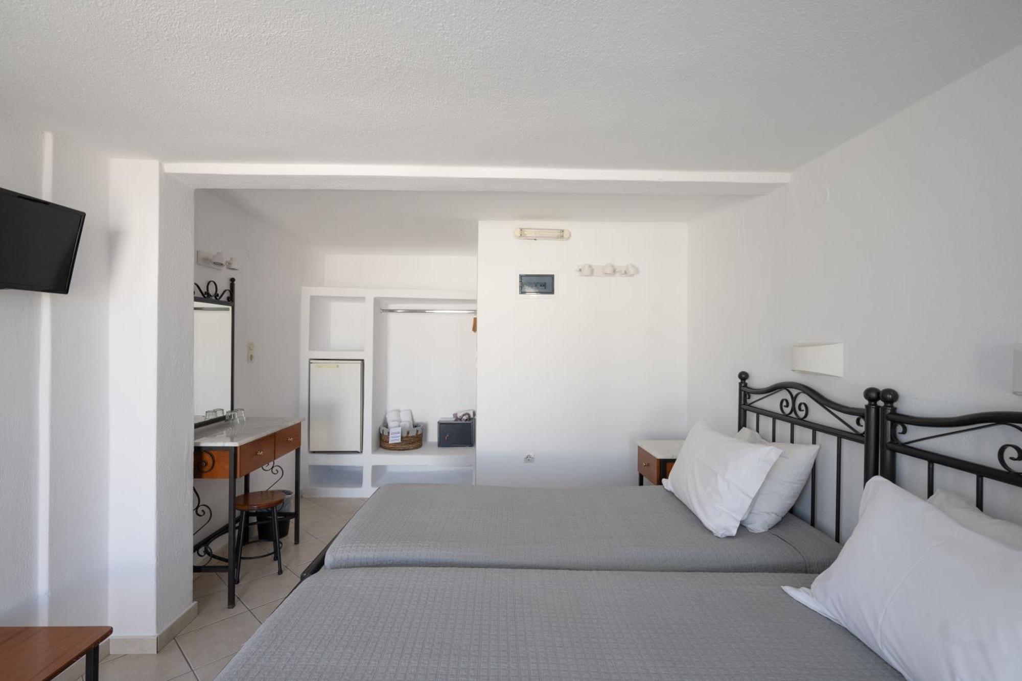 Anixi Hotel Ornos  Eksteriør billede